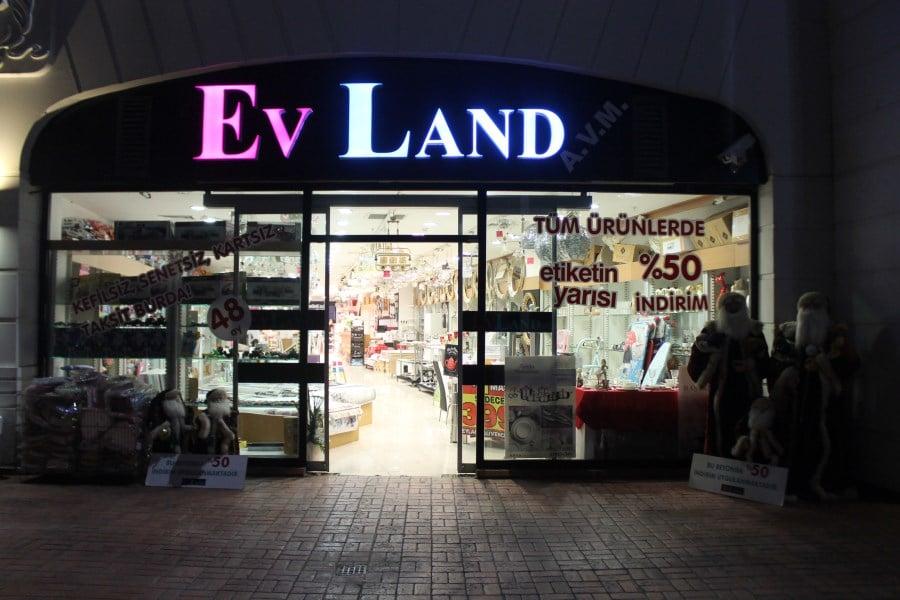 Lovelet Evland