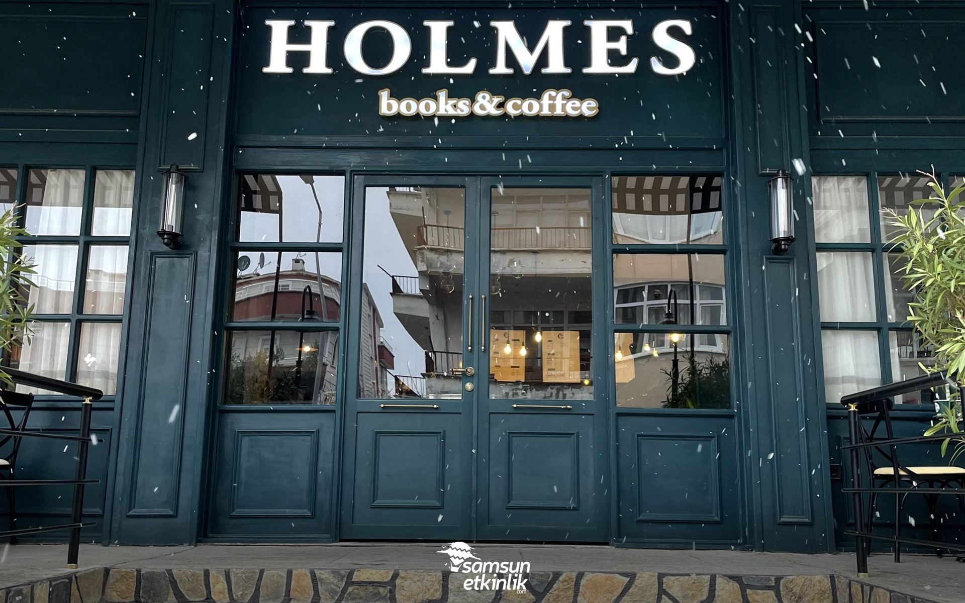 Holmes Books & Coffee