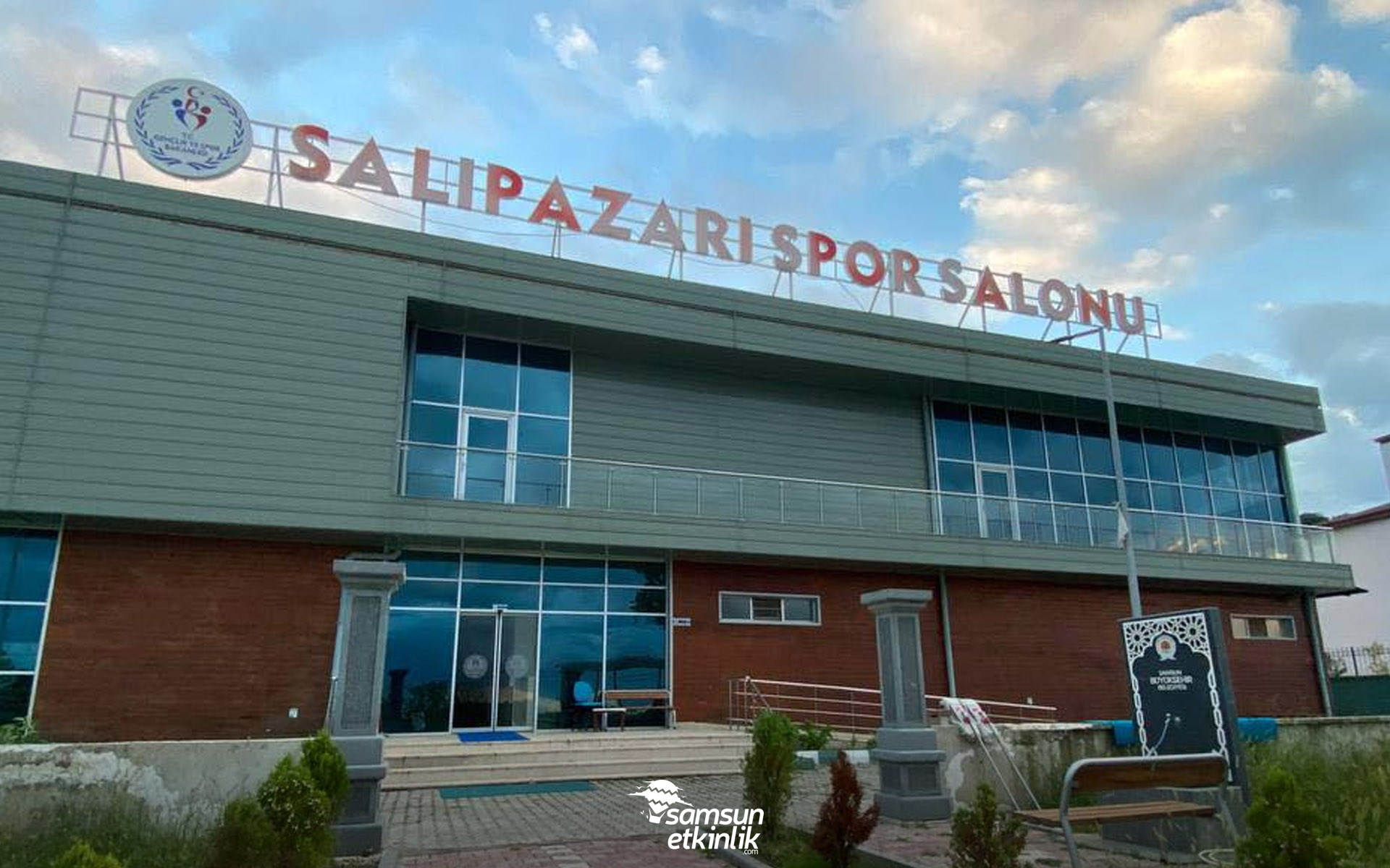 Salıpazarı Spor Salonu