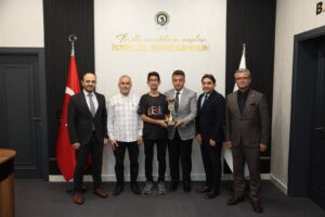 Türkiye Drone Şampiyonu Kerem Yiğit Samsun Büyükşehir Belediye Başkanı Doğan'ı Ziyaret Etti